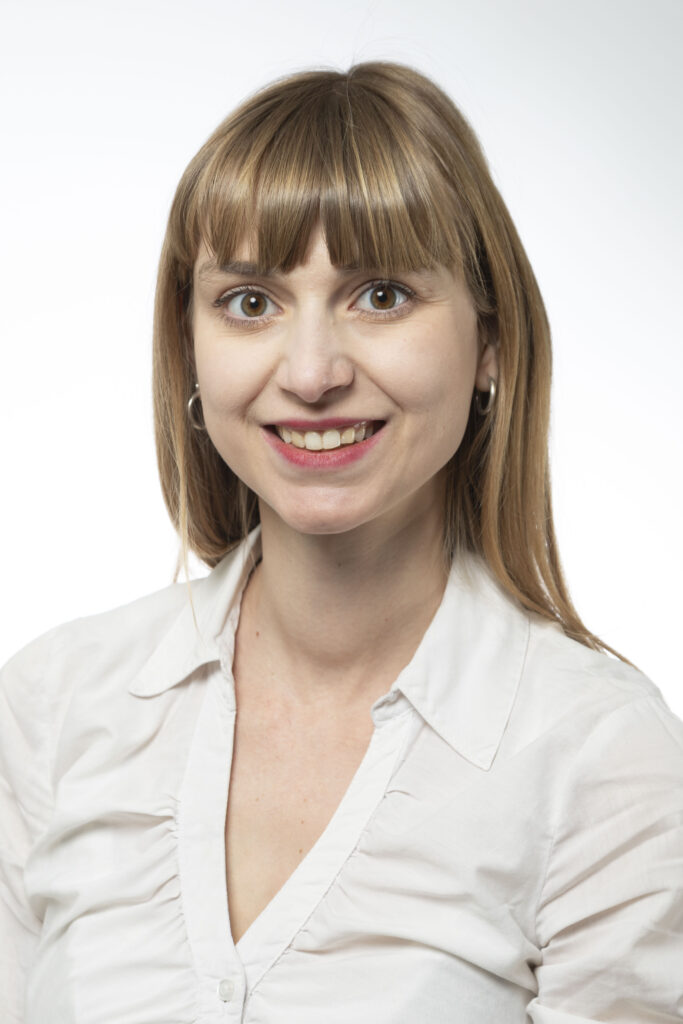 Angela Holzer